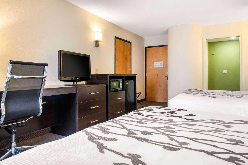 Sleep Inn & Suites | 2335 W Jonathan Moore Pike, Columbus, IN 47201, USA | Phone: (812) 372-7200