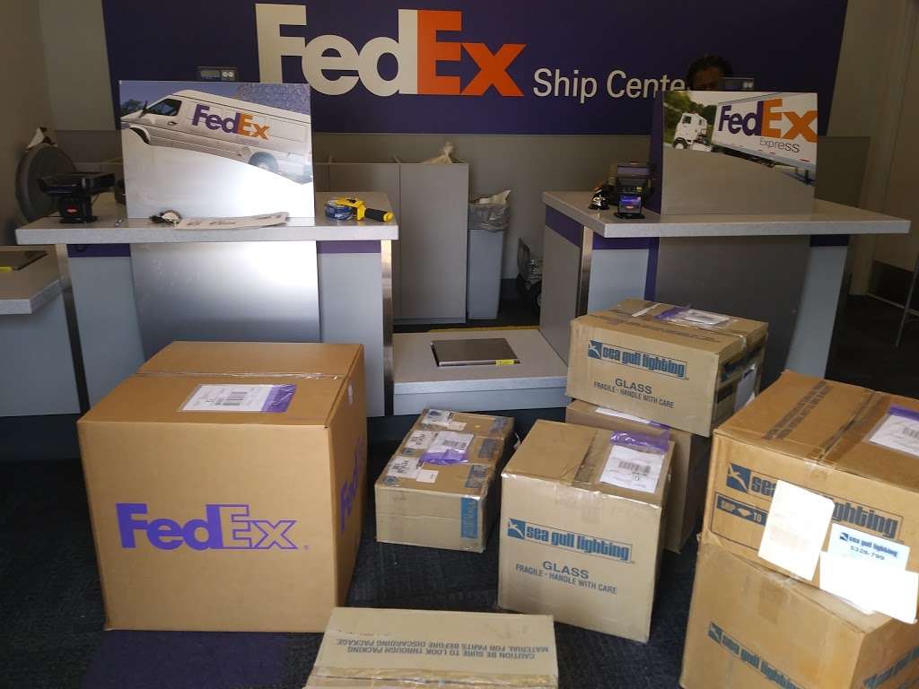 FedEx Ship Center | 3601 N Dallas Ave, Lancaster, TX 75134, USA | Phone: (800) 463-3339
