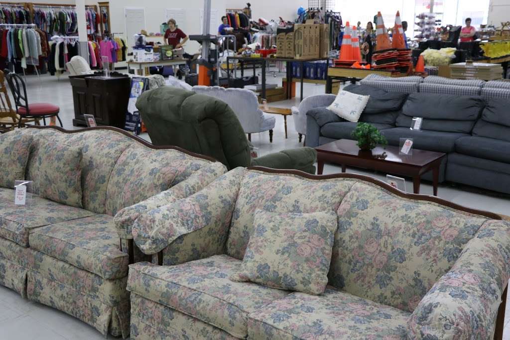 A2Z Thrift and Liquidation | 2737, 233 S Broadway, Pennsville, NJ 08070, USA | Phone: (856) 376-3819
