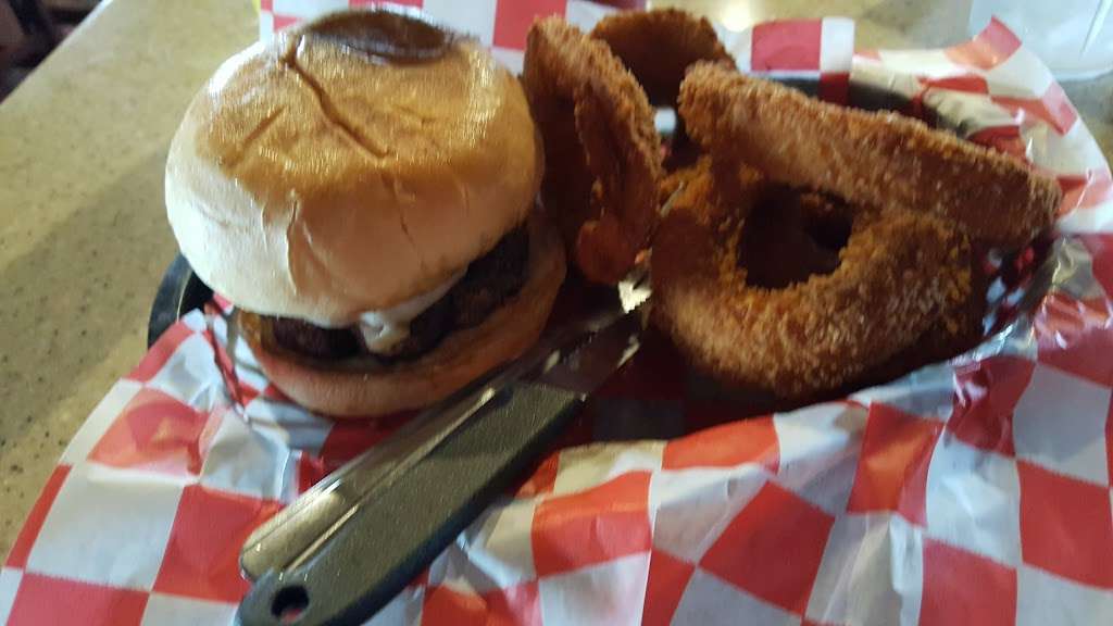 The Garage Burgers and Bar | 102 Crown Hill Rd, Excelsior Springs, MO 64024 | Phone: (816) 637-2282