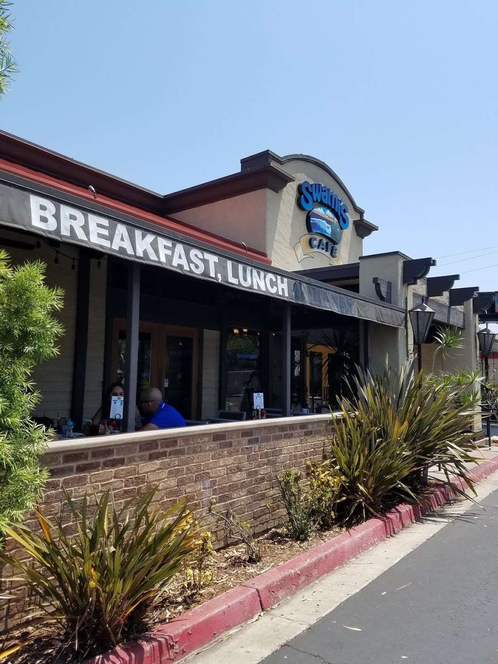 Swamis Cafe | 3924 W Point Loma Blvd, San Diego, CA 92110 | Phone: (619) 222-6600