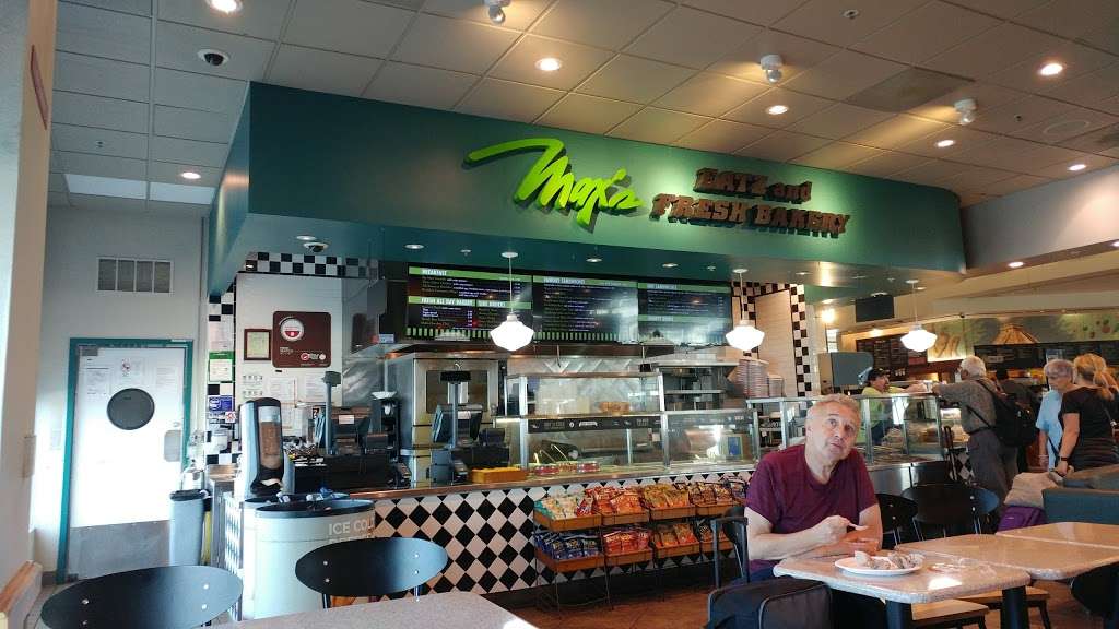 Maxs Eatz | 1 Airport Dr, Oakland, CA 94621, USA | Phone: (510) 680-7127