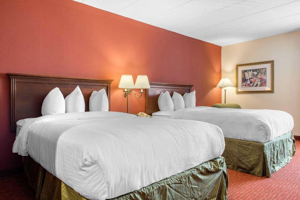 Clarion Hotel Airport | 2500 South High School Road Building A, Indianapolis, IN 46241, USA | Phone: (520) 257-4576