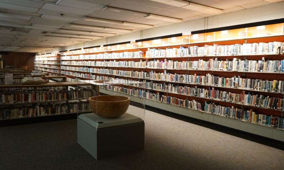 Tenafly High Schools Lalor Library Media Center | 19 Columbus Dr, Tenafly, NJ 07670, USA | Phone: (201) 816-6616