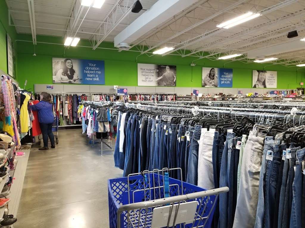 Goodwill Bonner Springs | 9210, 525 South 129th Street, Bonner Springs, KS 66012, USA | Phone: (913) 441-5701