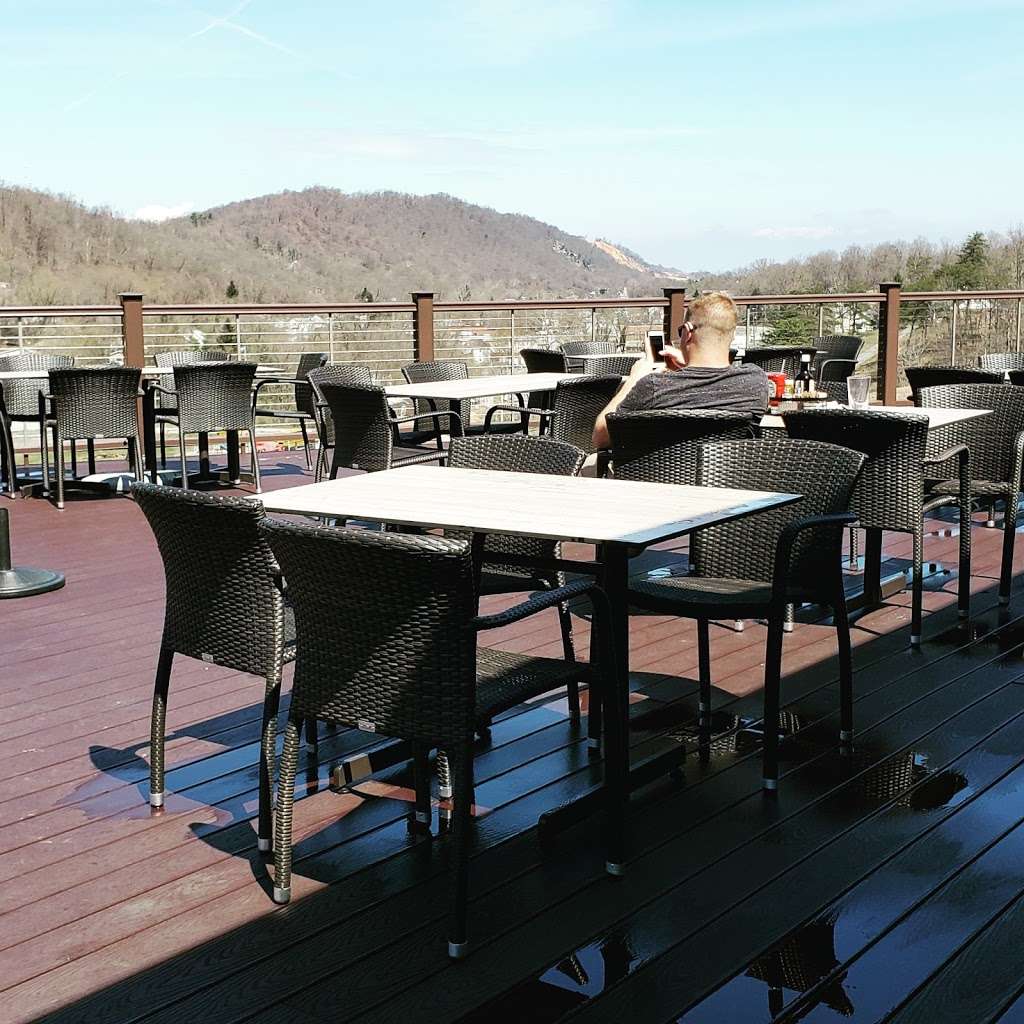 Canary Grill | 308 Berkmore Pl, Berkeley Springs, WV 25411, USA | Phone: (304) 500-0051