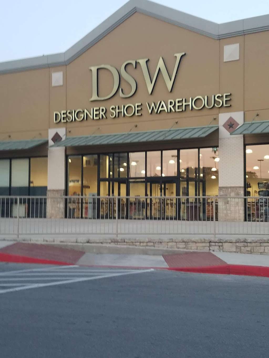 DSW Designer Shoe Warehouse | 125 Northwest Loop 410, San Antonio, TX 78216, USA | Phone: (210) 348-8099