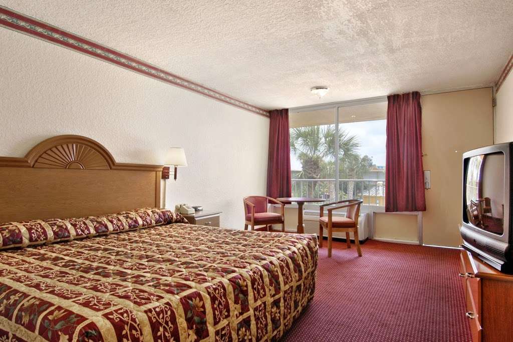 Days Inn Orlando Universal Studios | 5858 International Dr, Orlando, FL 32819 | Phone: (407) 351-4410