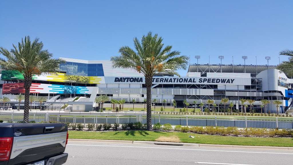 Hooters | 2100 W International Speedway Blvd Drive, Daytona Beach, FL 32114, USA | Phone: (386) 238-0650
