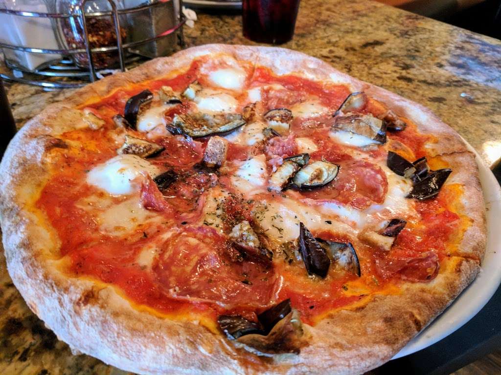 Elio Pizza On Fire | 445 W Lake St, Addison, IL 60101, USA | Phone: (630) 628-0088