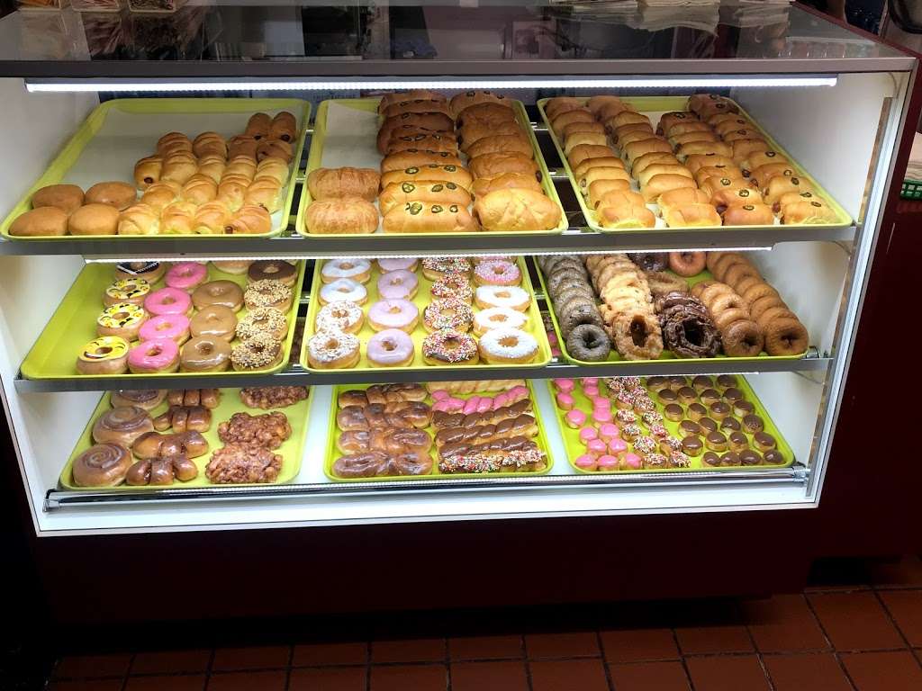 Southern Maid Donuts | 655 W Illinois Ave, Dallas, TX 75224, USA | Phone: (214) 948-3574