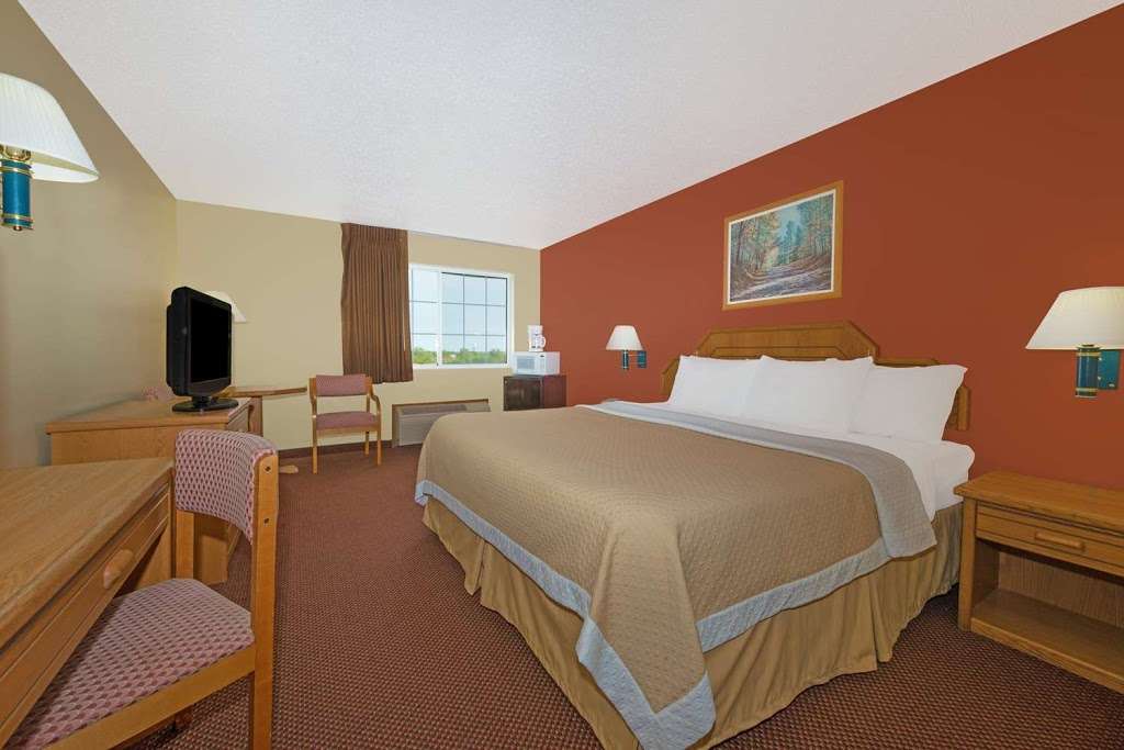 Days Inn by Wyndham Cameron | 601 E Bryan Rd, Cameron, MO 64429 | Phone: (816) 379-3887