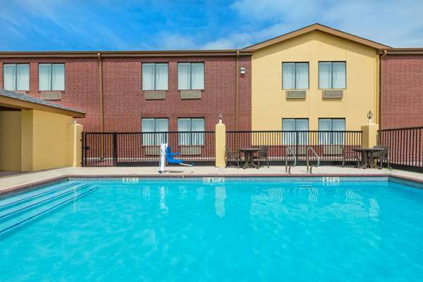 Super 8 by Wyndham Bay City | 920 Avenue F, Bay City, TX 77414, USA | Phone: (979) 323-9500