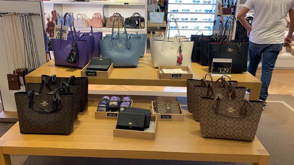 Prada Sunrise Sawgrass Mills | Sawgrass Mills Cir FL 1700, Sunrise, FL 33323, USA | Phone: (954) 331-5544