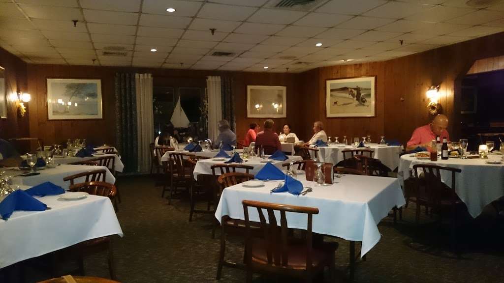 Twin Harbors Restaurant | 341 Bayville Ave, Bayville, NY 11709, USA | Phone: (516) 628-1700