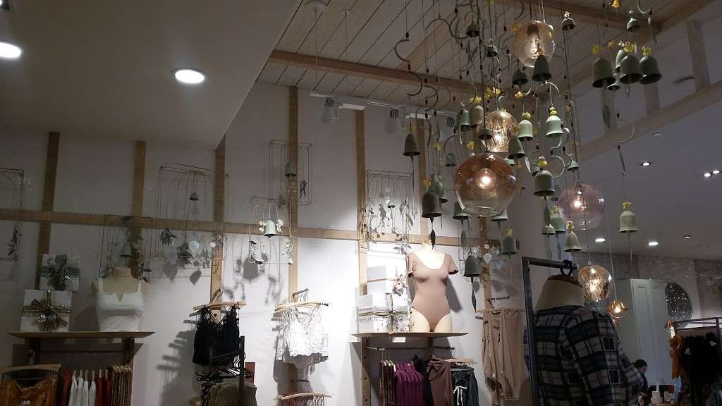 Free People | 690 W Dekalb Pike, King of Prussia, PA 19406, USA | Phone: (610) 354-8926