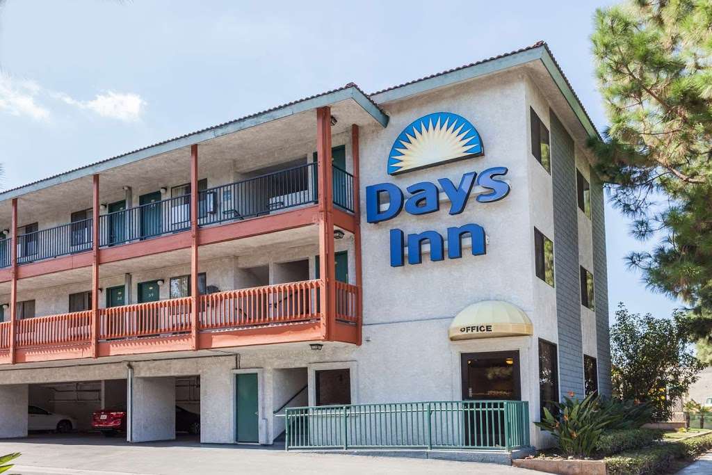 Days Inn by Wyndham Anaheim West | 1030 W Ball Rd, Anaheim, CA 92802, USA | Phone: (714) 520-0101