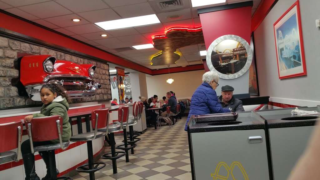 McDonalds | 107 Main St, Islip, NY 11751, USA | Phone: (631) 665-6420