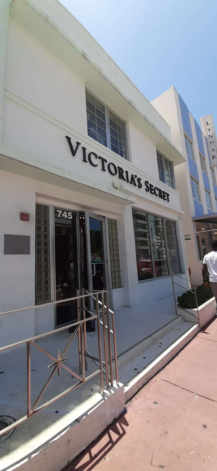 Victorias Secret & PINK | 745 Collins Ave, Miami Beach, FL 33139, USA | Phone: (305) 538-2107