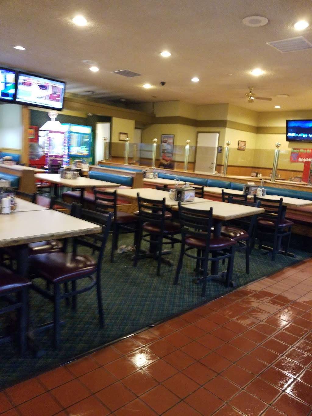 Round Table Pizza | 4098 East Ave, Livermore, CA 94550, USA | Phone: (925) 443-2700