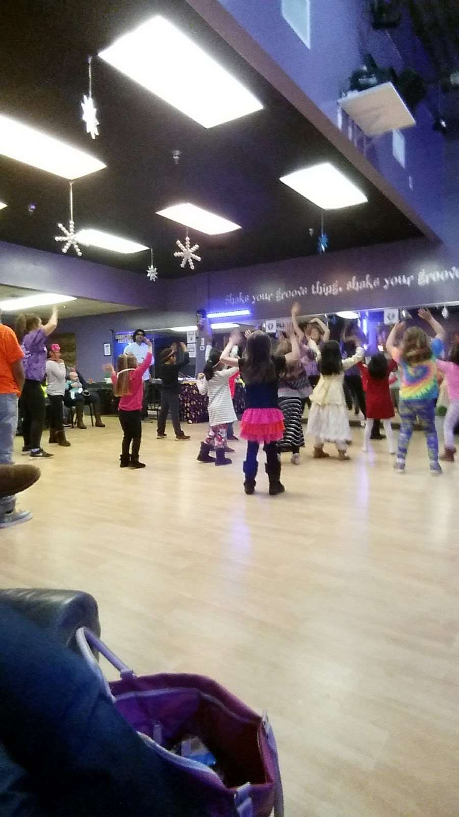 Betsy Fischers Groove Lounge | 701 Cooper Rd #3, Voorhees Township, NJ 08043, USA | Phone: (856) 504-3913