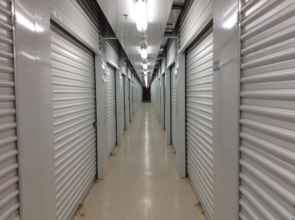 Life Storage | 268 Gatzmer Ave, Jamesburg, NJ 08831, USA | Phone: (732) 963-2406