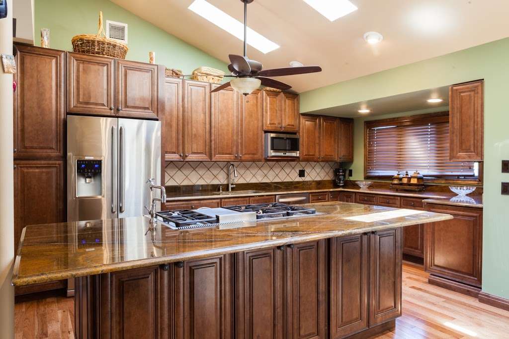 TLC Kitchen Cabinets | Holland Ln, Geneva, IL 60134, USA | Phone: (800) 221-8099