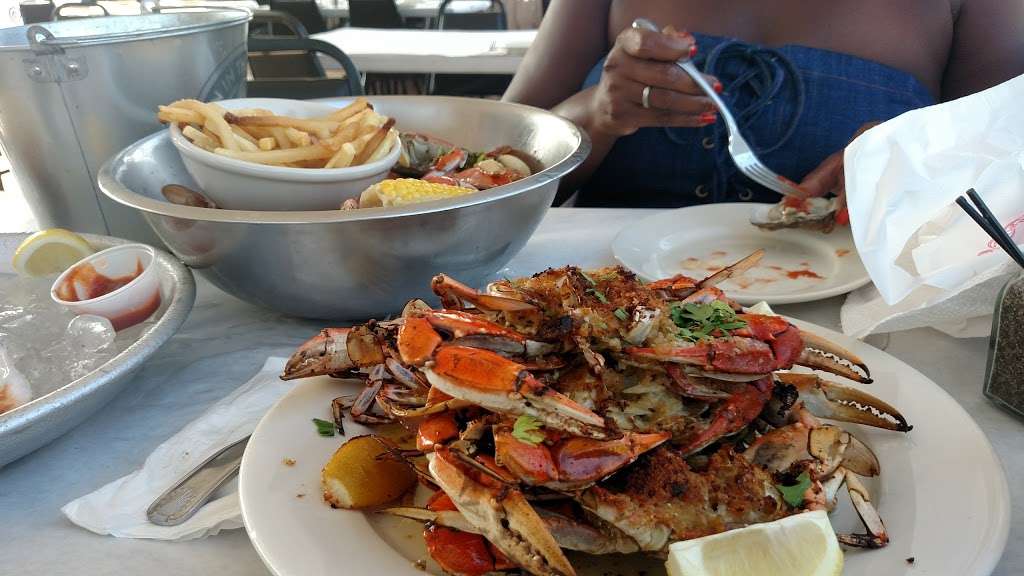 Clementes Maryland Crab House | 3939 Emmons Ave, Brooklyn, NY 11235, USA | Phone: (718) 646-7373