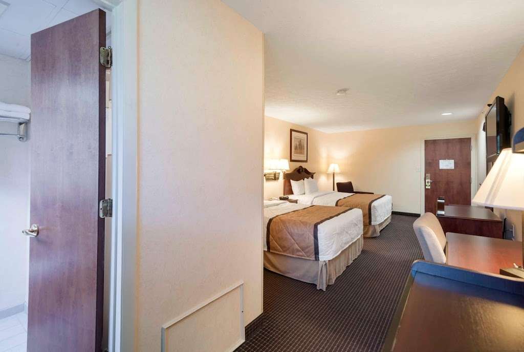 Rodeway Inn & Suites | 741 E Washington St Rodeway, Charles Town, WV 25414, USA | Phone: (304) 725-2081