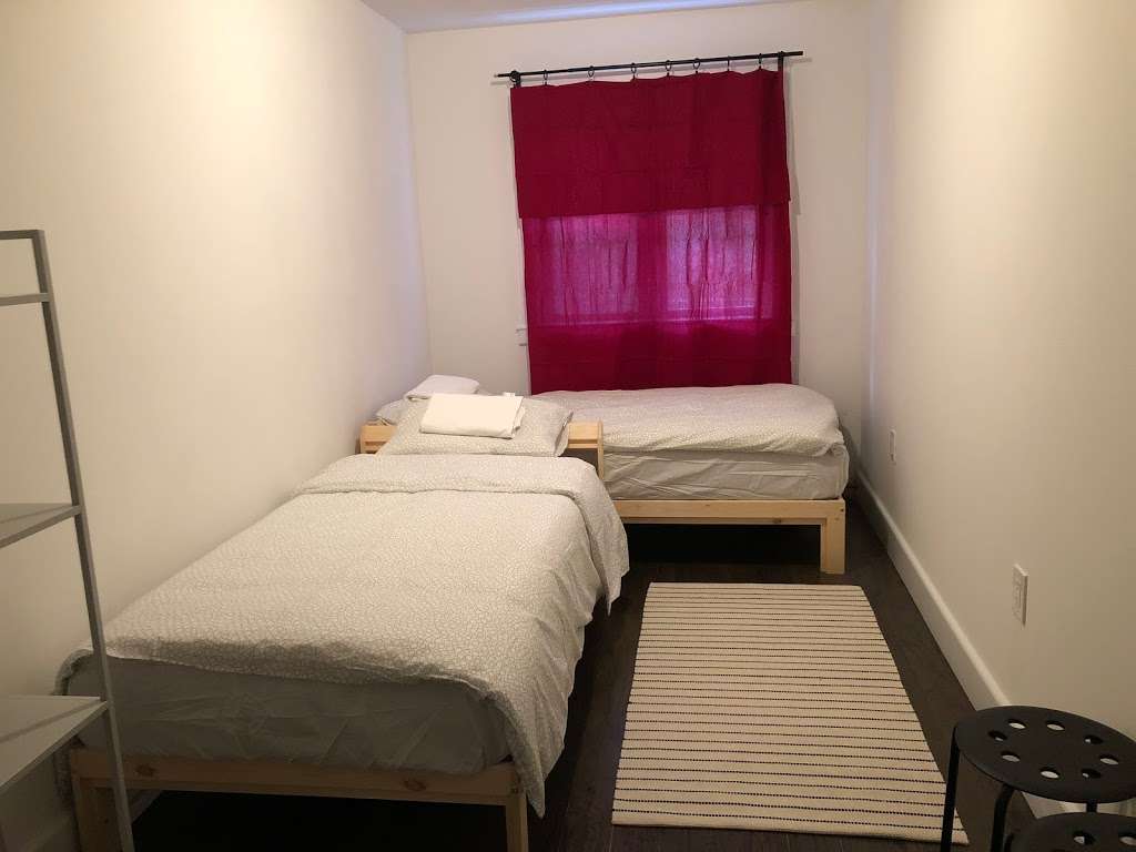 4 Rooms Hostel (4rmz) | 175 Pulaski St, Brooklyn, NY 11206, USA | Phone: (347) 362-5530