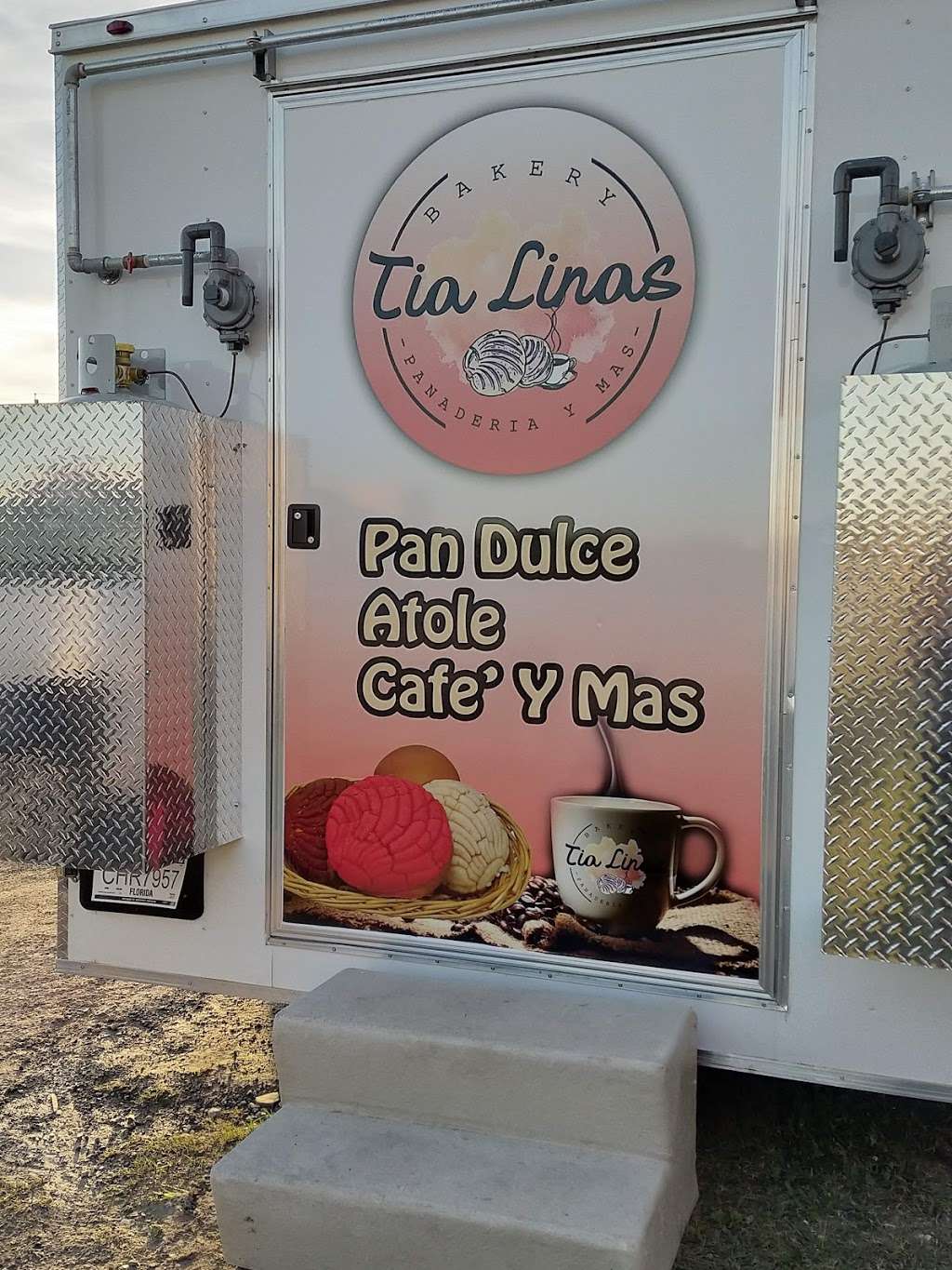 Tia Linas Panaderia y Mas | 2701 Swindell Rd, Lakeland, FL 33805, USA | Phone: (863) 866-7080