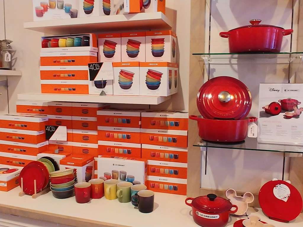 Le Creuset | 1 Premium Outlet Blvd Ste 291, Tinton Falls, NJ 07753, USA | Phone: (732) 493-8390