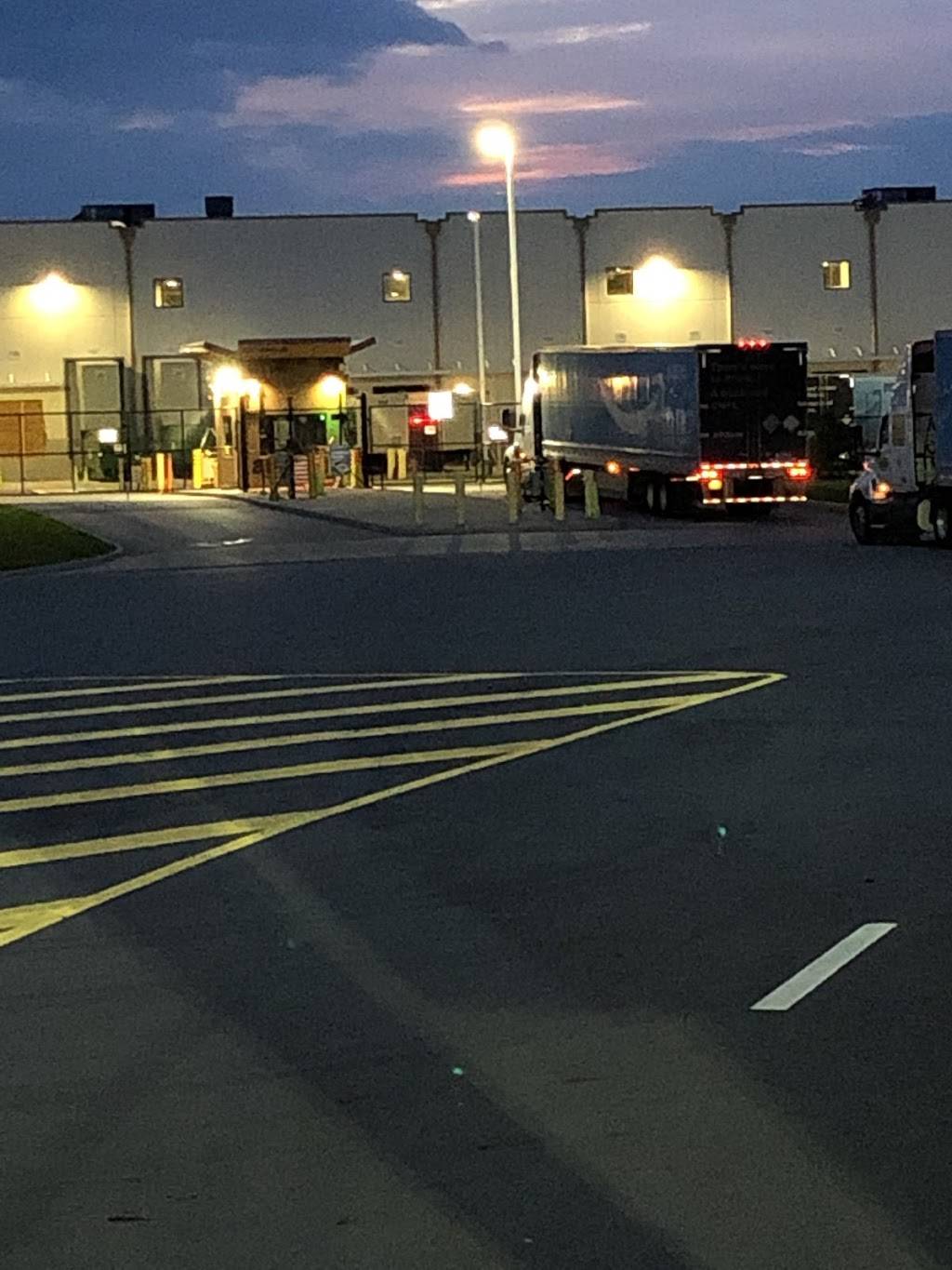 Amazon Fulfillment Truck Entrance CMH2 | 6050 Gateway Ct, Groveport, OH 43125, USA | Phone: (877) 684-5069