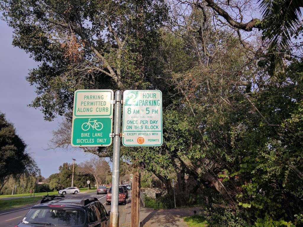 Stanford dish public street parking | Stanford Ave, Stanford, CA 94305, USA