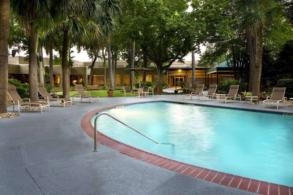 DoubleTree by Hilton Hotel Houston Intercontinental Airport | 15747 John F Kennedy Blvd, Houston, TX 77032, USA | Phone: (281) 848-4000