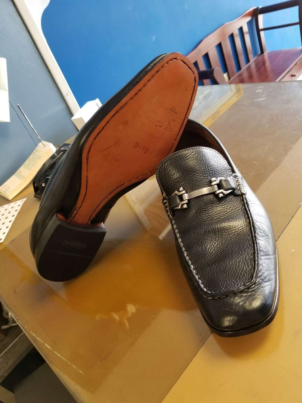 El Mago Shoe Repair | 7610 Kempwood Dr, Houston, TX 77055, USA | Phone: (832) 335-1835