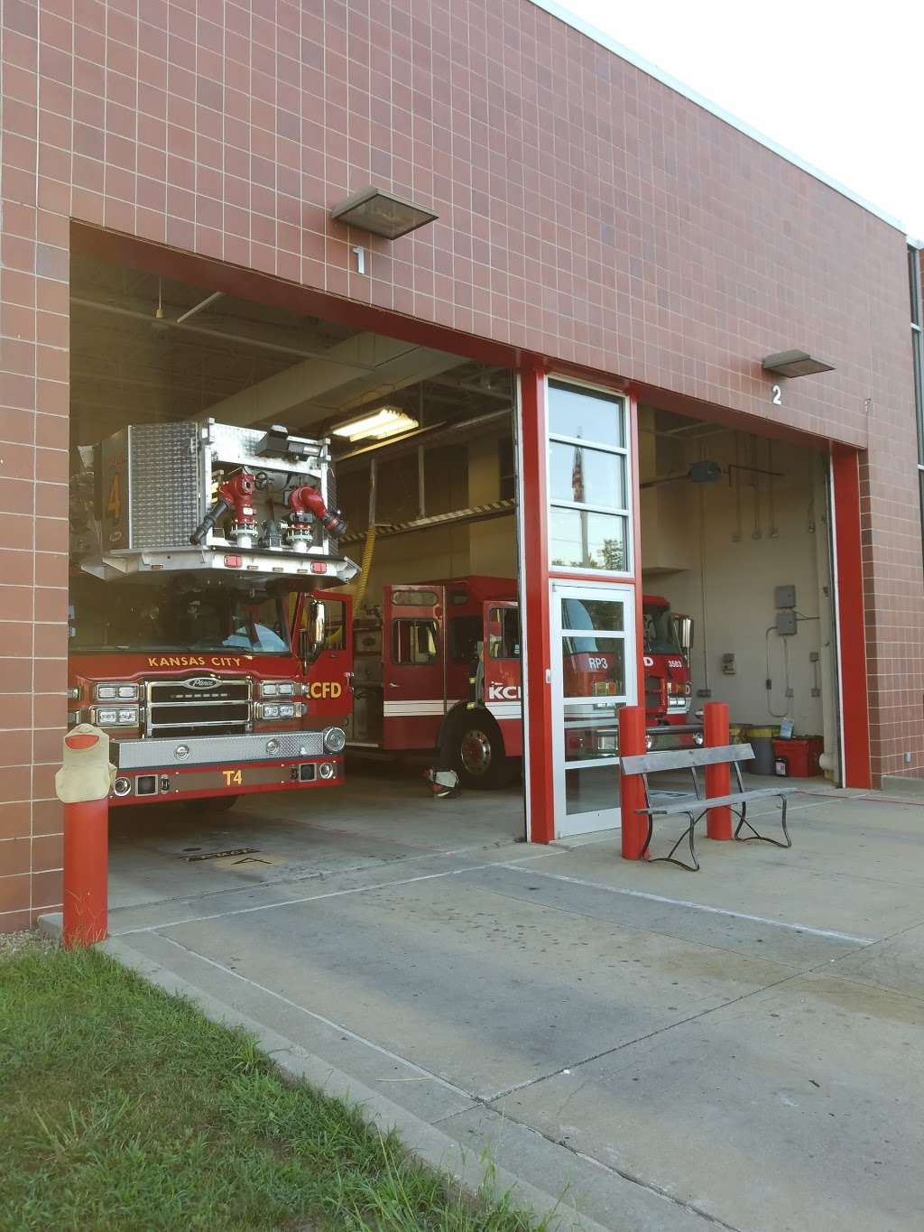 KCFD Station 3 | 11101 N Oak Trafficway, Kansas City, MO 64155, USA | Phone: (816) 513-4600