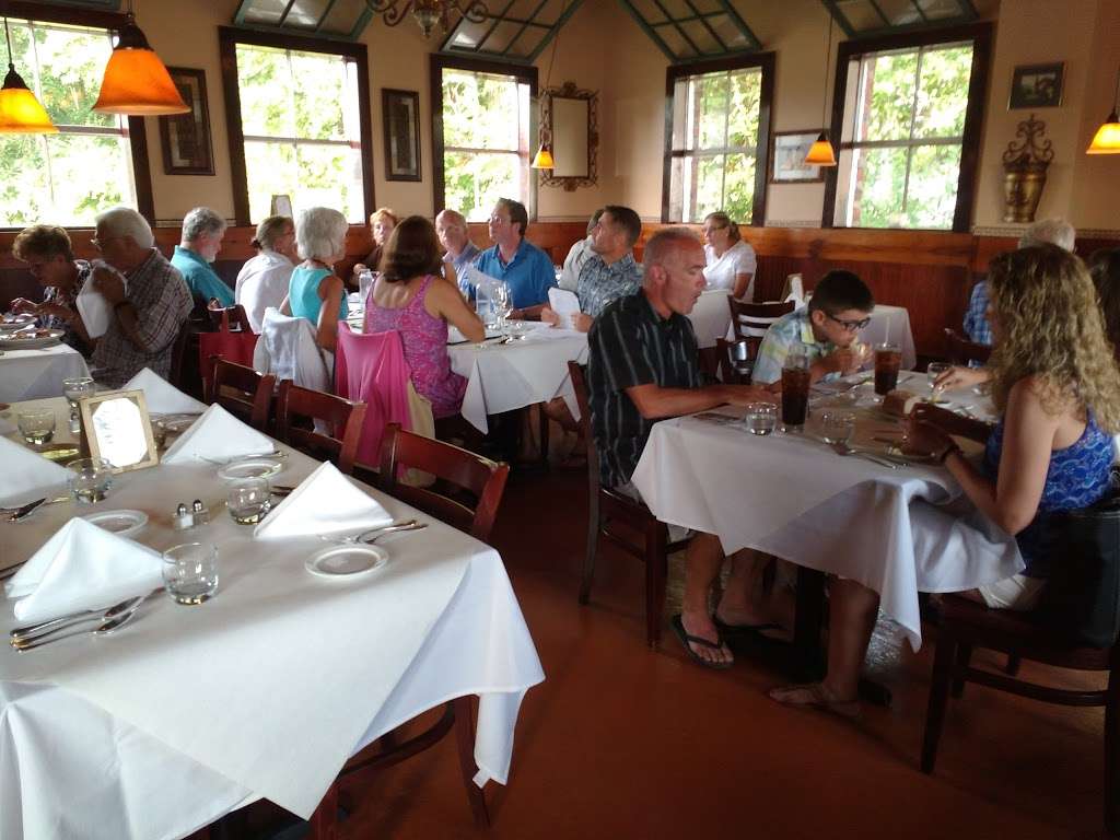 Peruccis classic italian Restaurant | 35507 Atlantic Ave, Millville, DE 19967, USA | Phone: (302) 829-8727