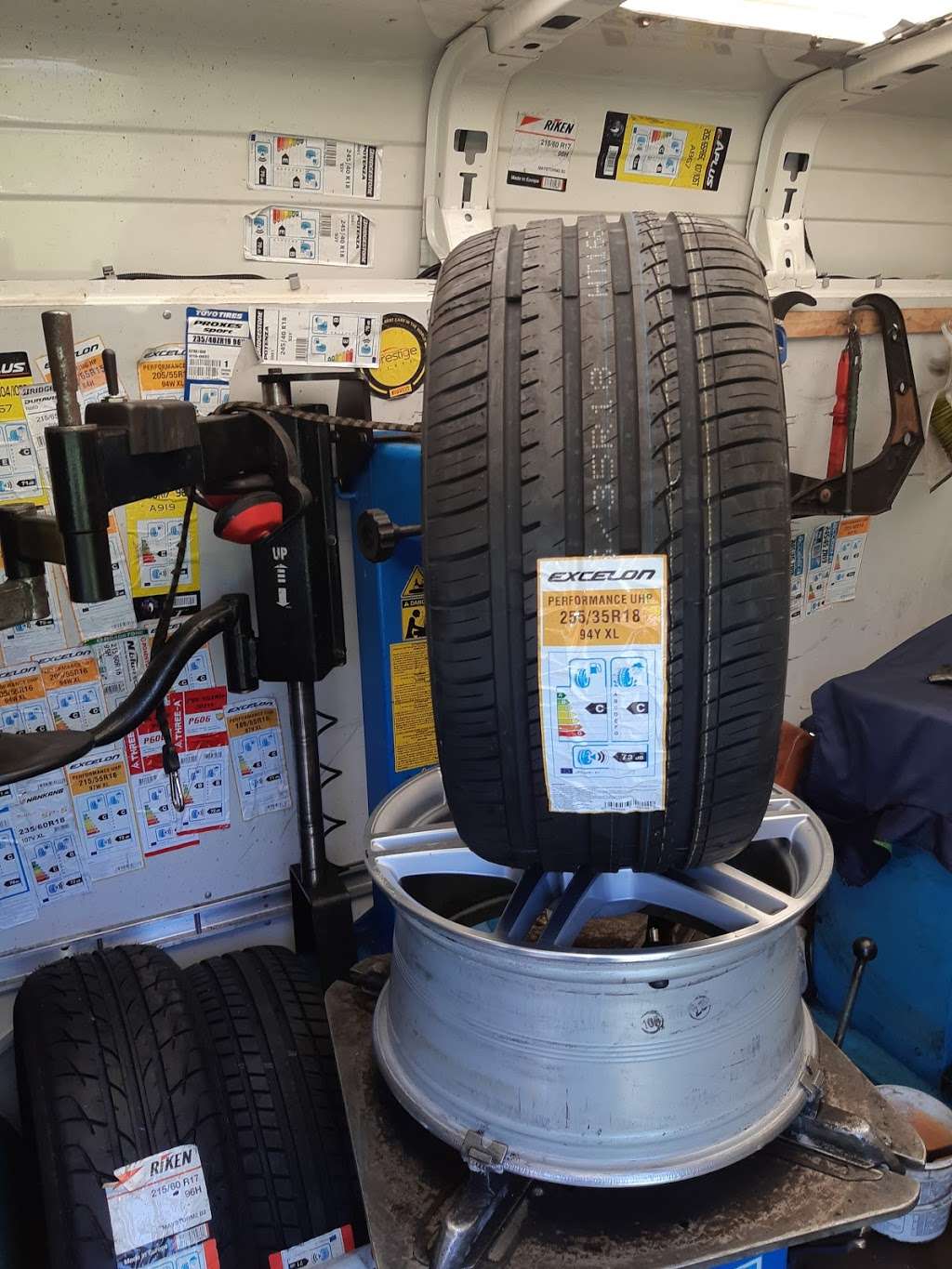 24 hour mobile tyre fitting south london | 39B Rye Hill Park, Peckham, London SE15 3JN, UK | Phone: 07709 519254