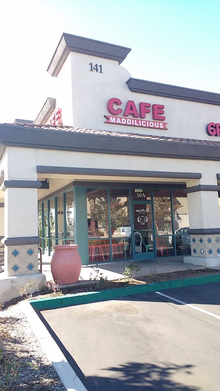 Maddilicious Cafe & Catering | 141 Alessandro Blvd Suite 10-A, Riverside, CA 92508, USA | Phone: (951) 565-8228