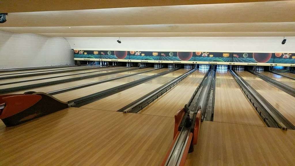 Lan-Oak Lanes | 2524 Ridge Rd, Lansing, IL 60438, USA | Phone: (708) 474-6707