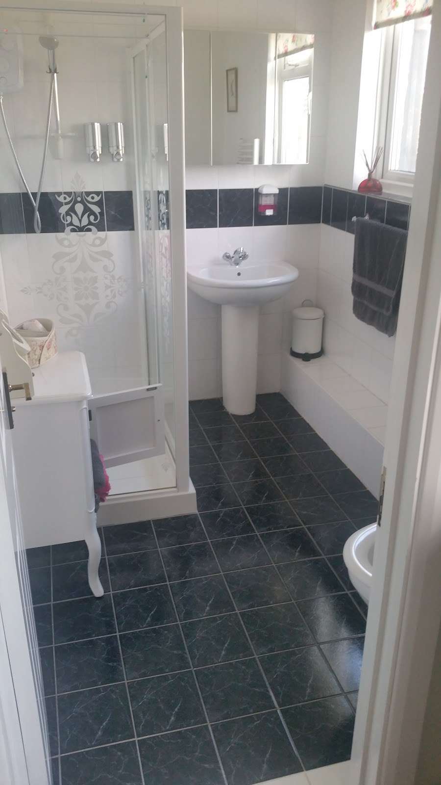 Bay Tree House | 59 Brookdale, New Southgate, London N11 1BS, UK | Phone: 020 8351 2836