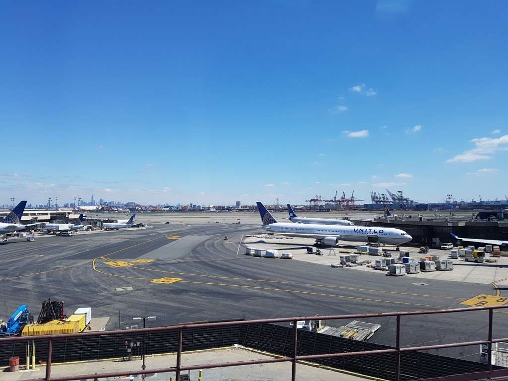 Newark Airport Park Plus Parking | 99 Bessemer St, Newark, NJ 07114 | Phone: (973) 273-1500