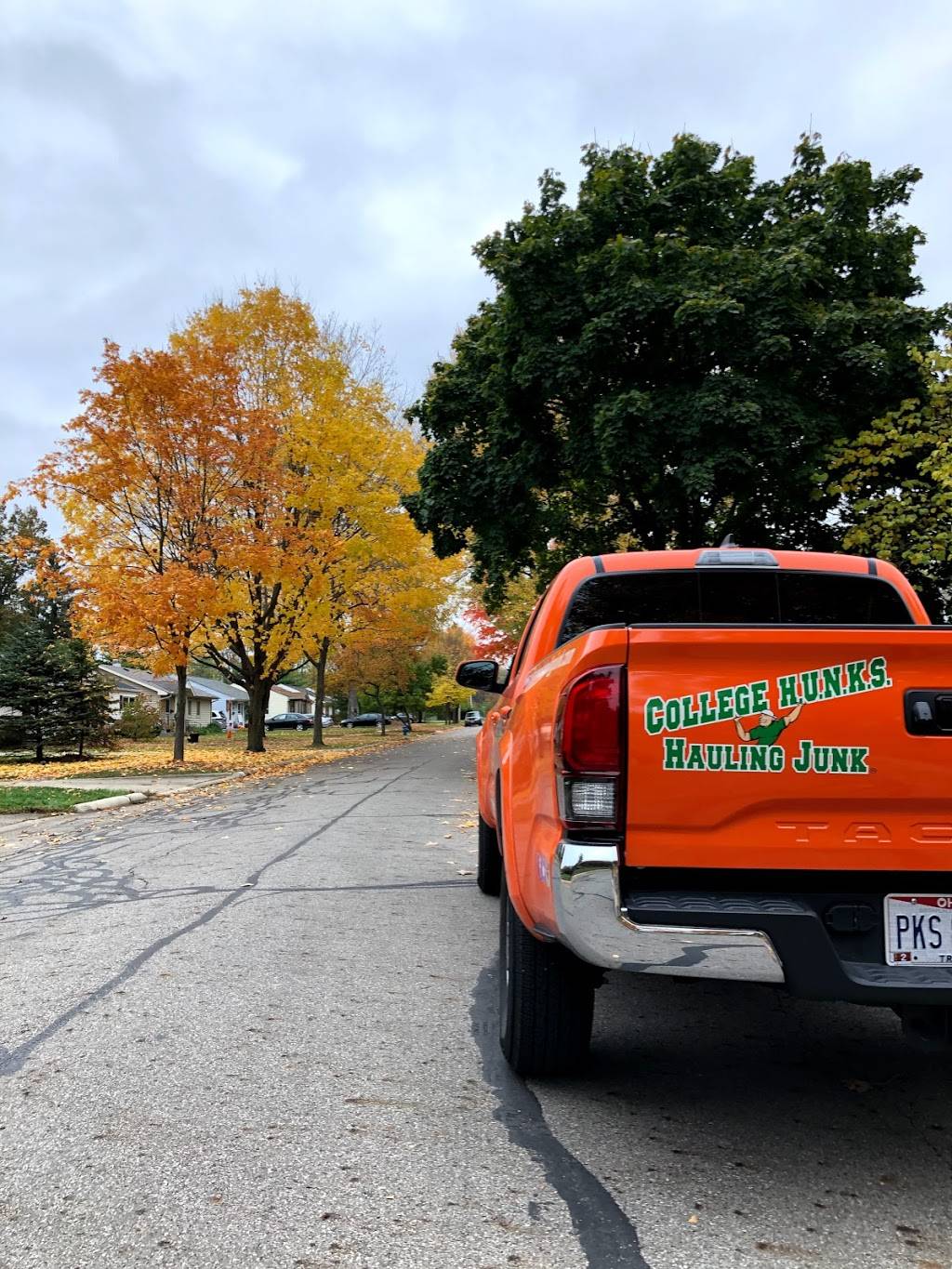 College Hunks Hauling Junk and Moving Columbus | 3999 Parkway Ln #9, Hilliard, OH 43026, USA | Phone: (614) 810-8162