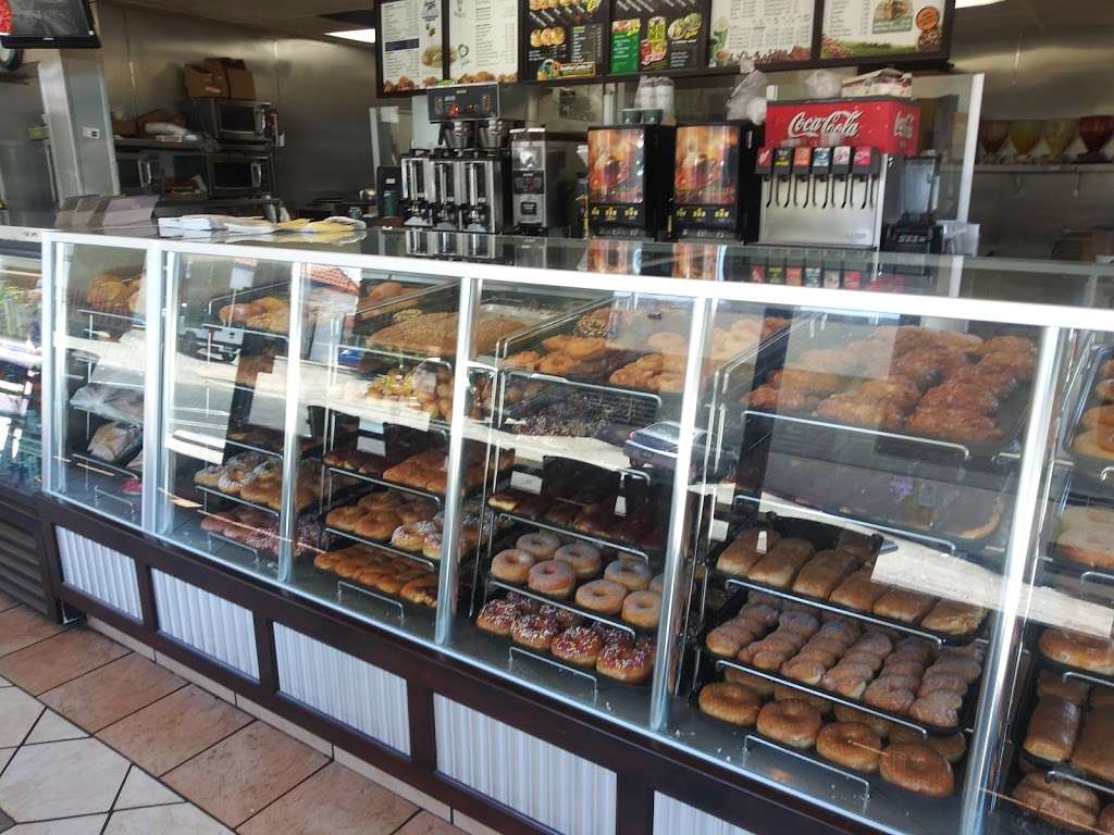 Yum Yum Donuts | 13501 Hubbard St, Sylmar, CA 91342, USA | Phone: (818) 367-9800