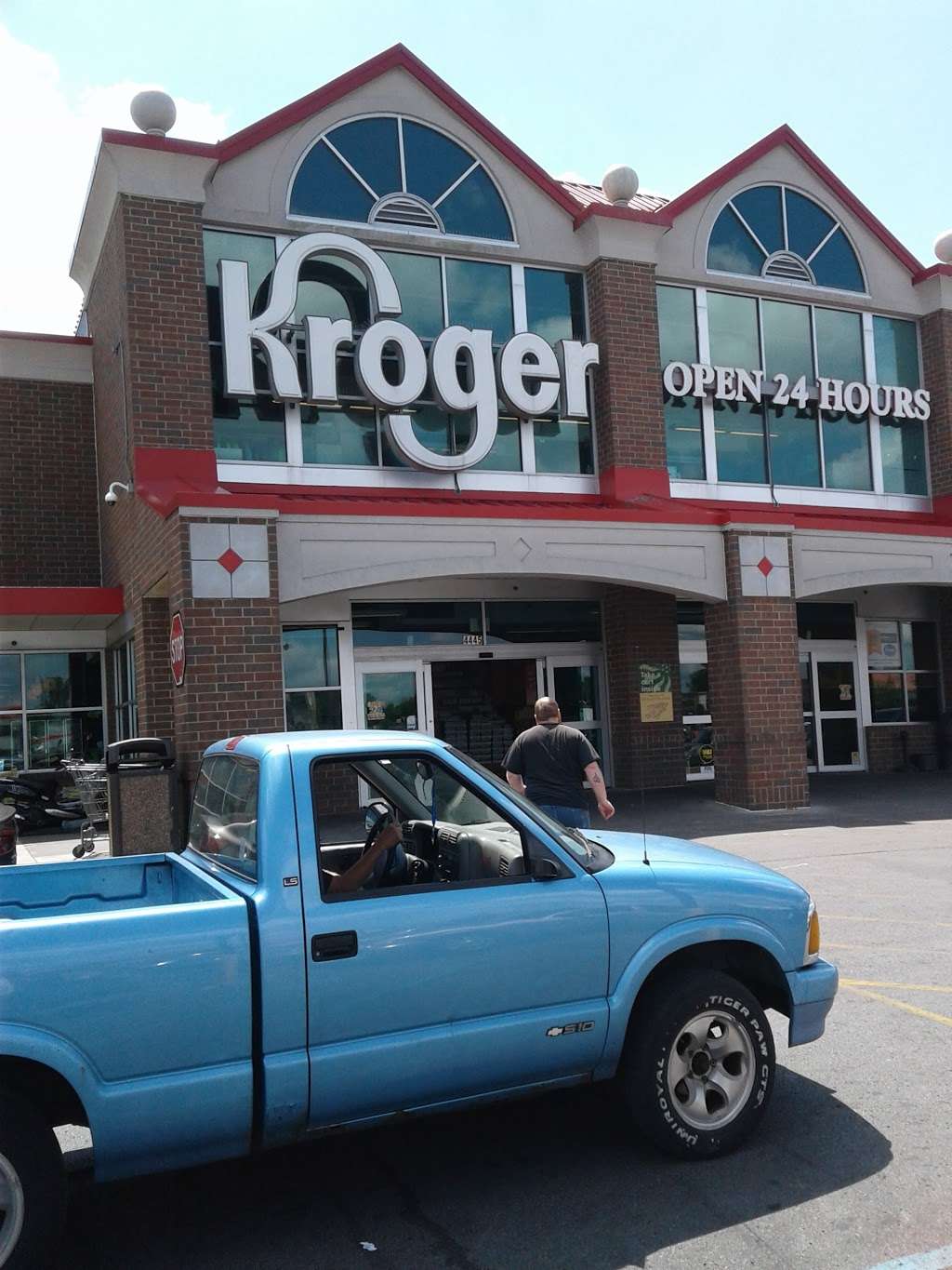 Kroger | 4445 E 10th St, Indianapolis, IN 46201, USA | Phone: (317) 359-1166