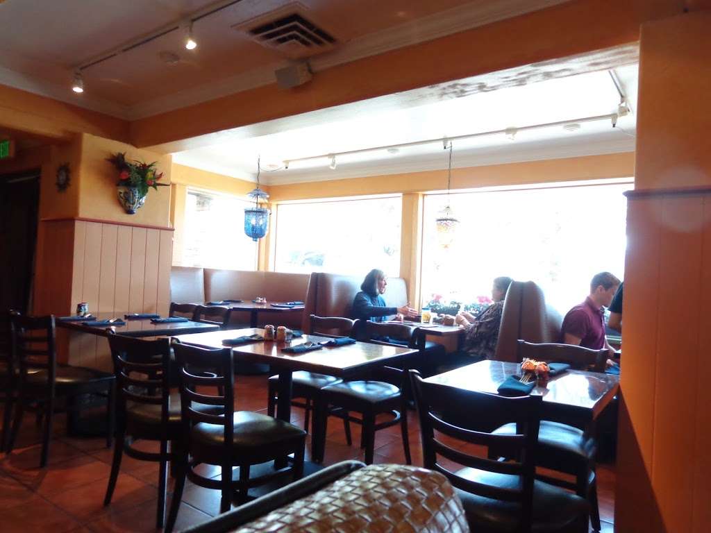 Saylors Restaurant & Bar | 2009 Bridgeway, Sausalito, CA 94965, USA | Phone: (415) 332-1512