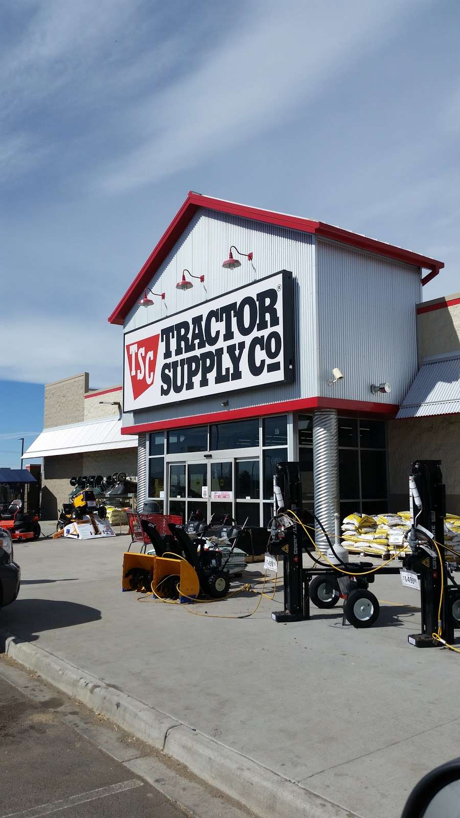 Tractor Supply Co. | 147 Denver St, Brighton, CO 80601, USA | Phone: (303) 659-6405