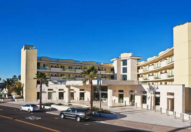 Pier South Resort, Autograph Collection | 800 Seacoast Dr, San Diego, CA 91932, USA | Phone: (619) 621-5900