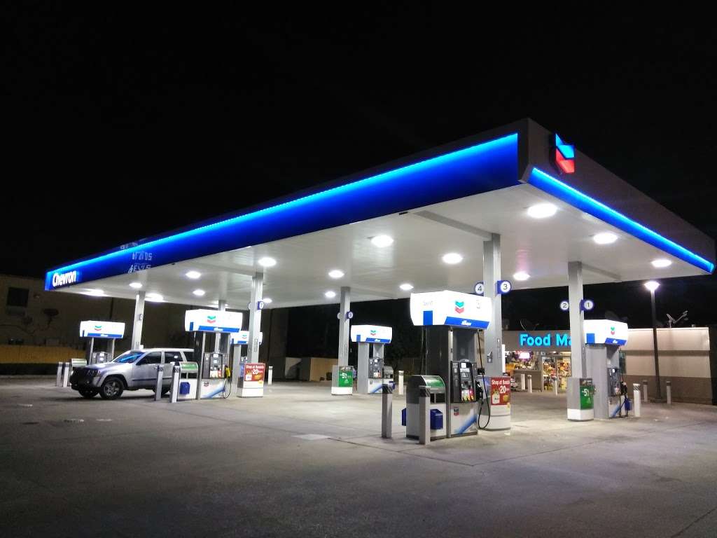 CHEVRON | 2528 North Fwy, Houston, TX 77009